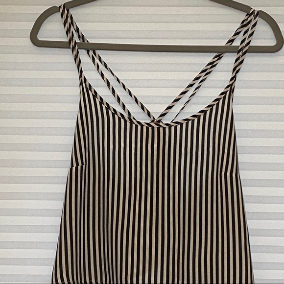 H&M black and white stripe crop tank top - Picture 4 of 5